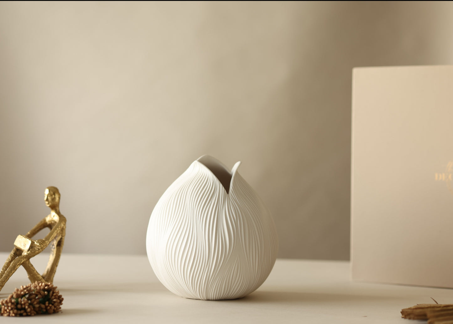Ammil Flower White Vase