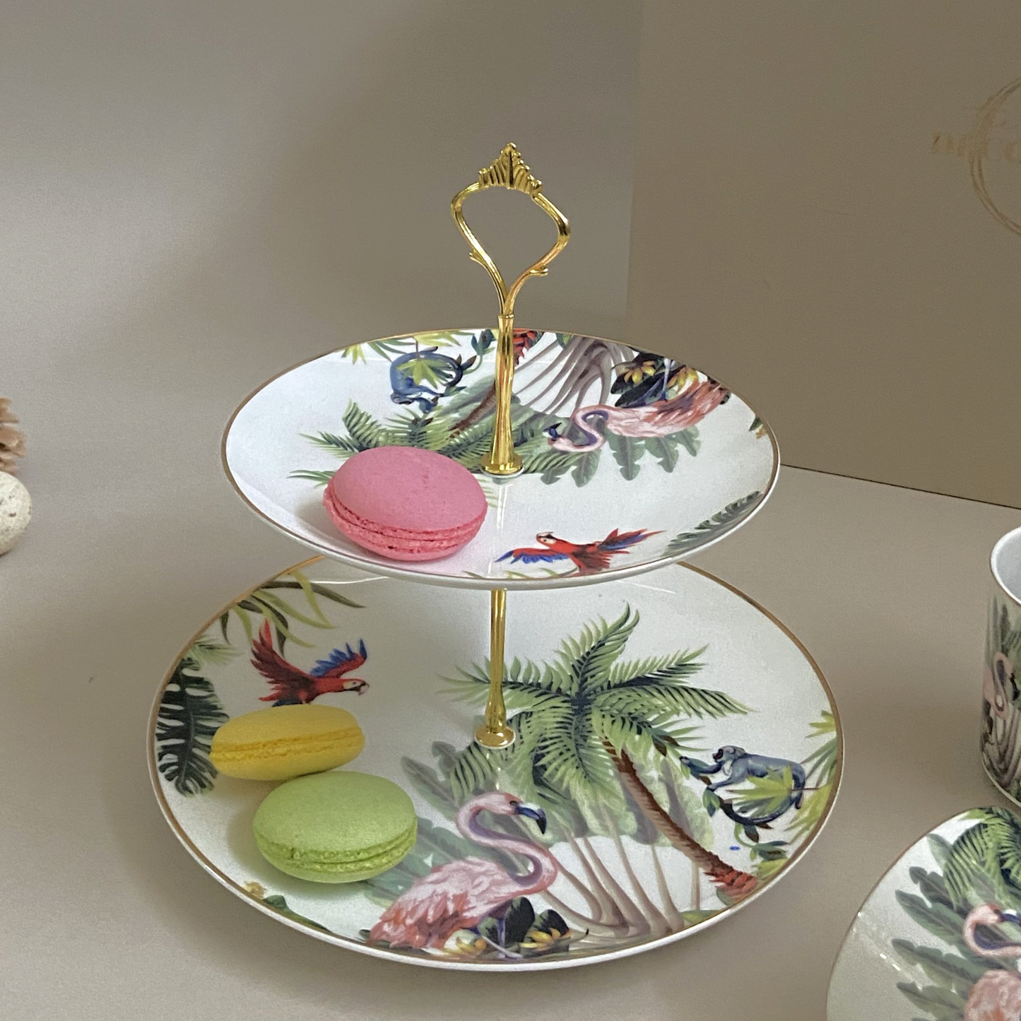 Fabella Dessert platter & Mugs Gift hamper