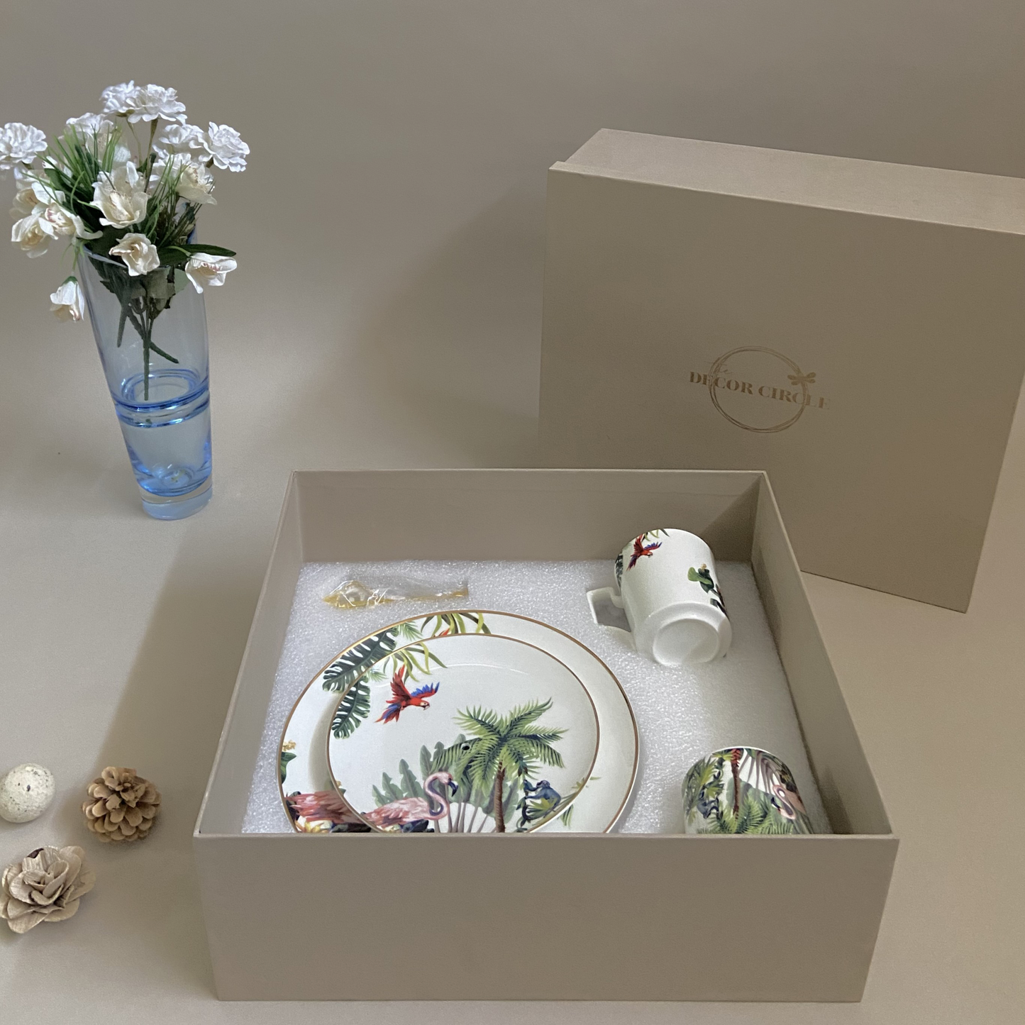 Fabella Dessert platter & Mugs Gift hamper