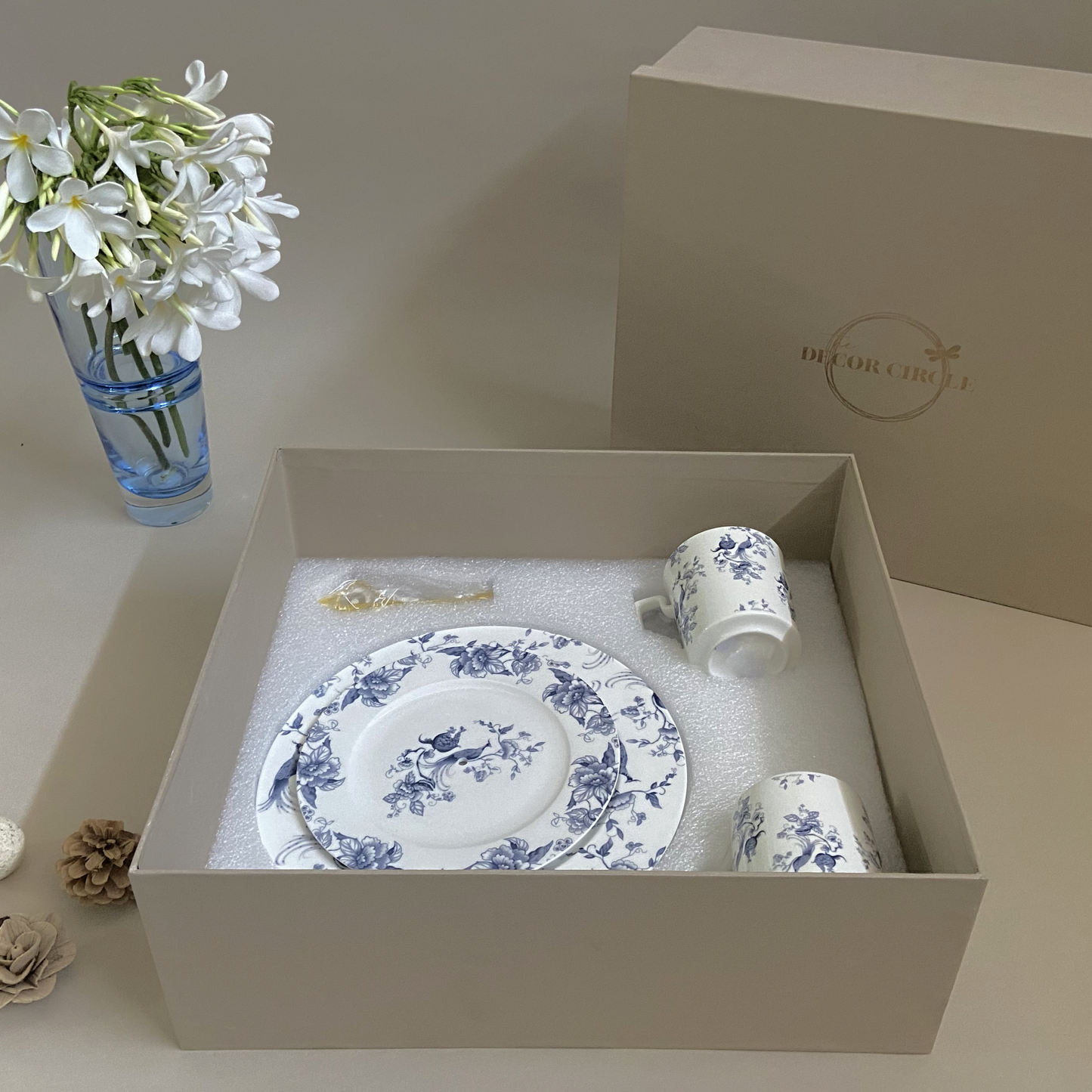 Peacock Dessert platter & Mugs Gift hamper