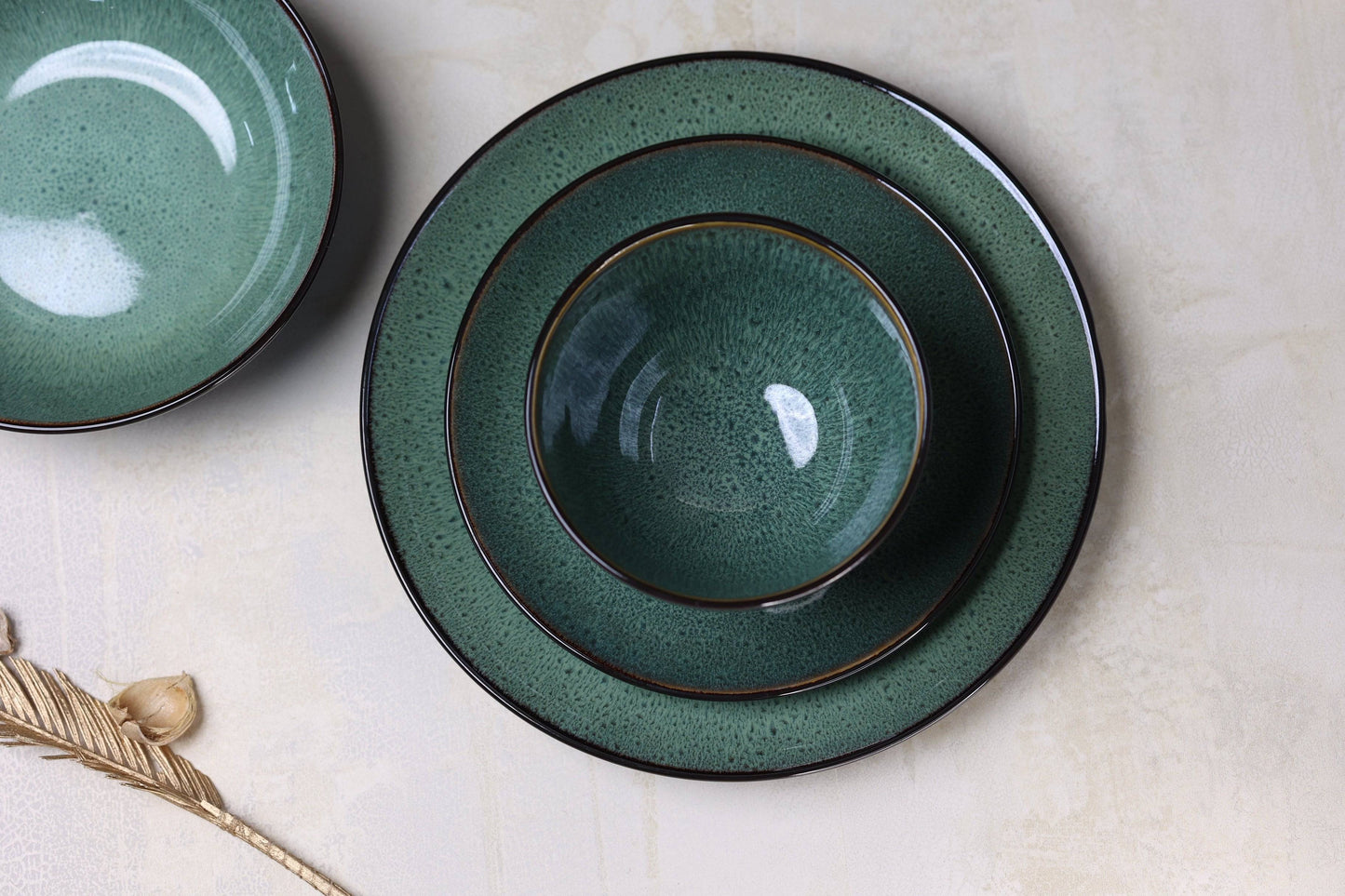 Luxury Inpensus round Green Starter Plate - The Decor Circle