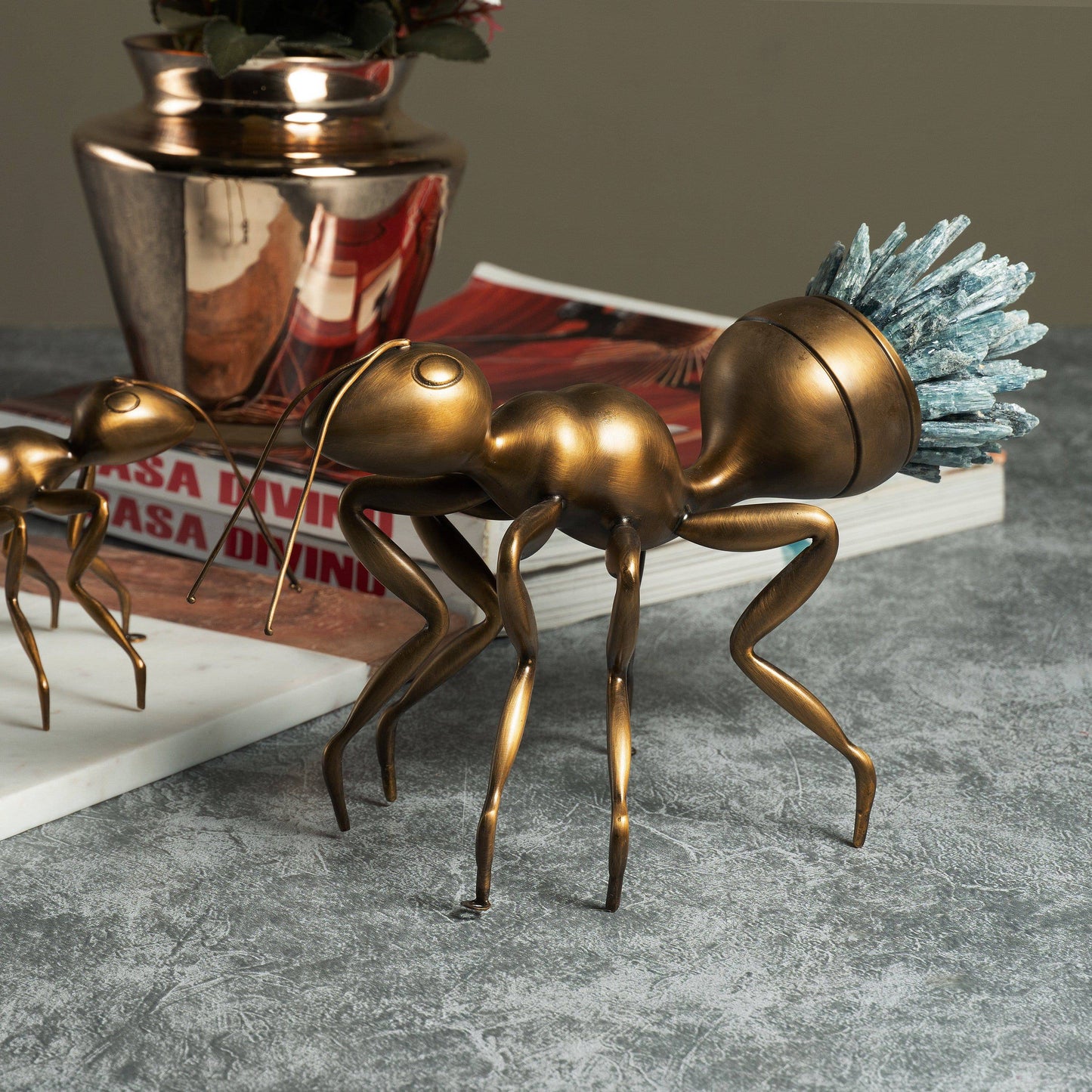 Office Decor Ant Brass Luxury Crystal sculptures (Set of 2) - The Decor Circle