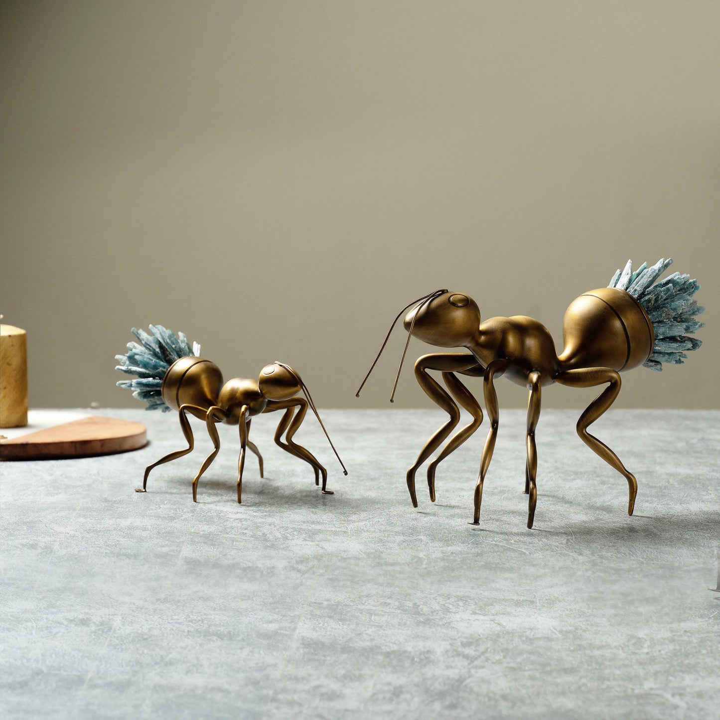 Office Decor Ant Brass Luxury Crystal sculptures (Set of 2) - The Decor Circle