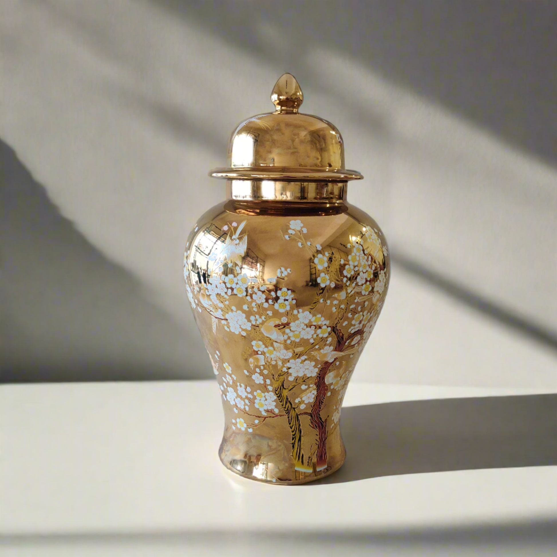 Luxury Porcelain Gold Decorative Jar (Large)