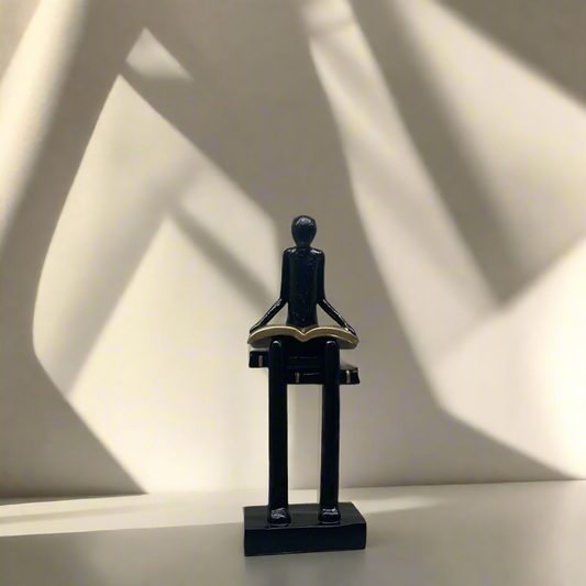 Liber Reading Man – Black & Gold Resin Sculpture | The Decor Circle
