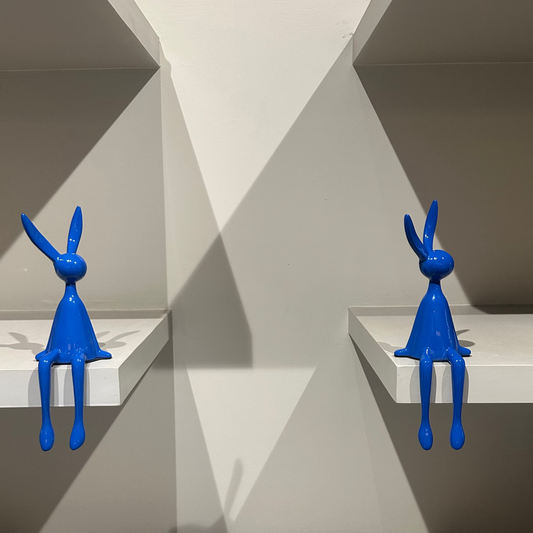 Décor Circle Modern Blue Resin Rabbit Sculpture for Living Room – Luxury Home Decor
