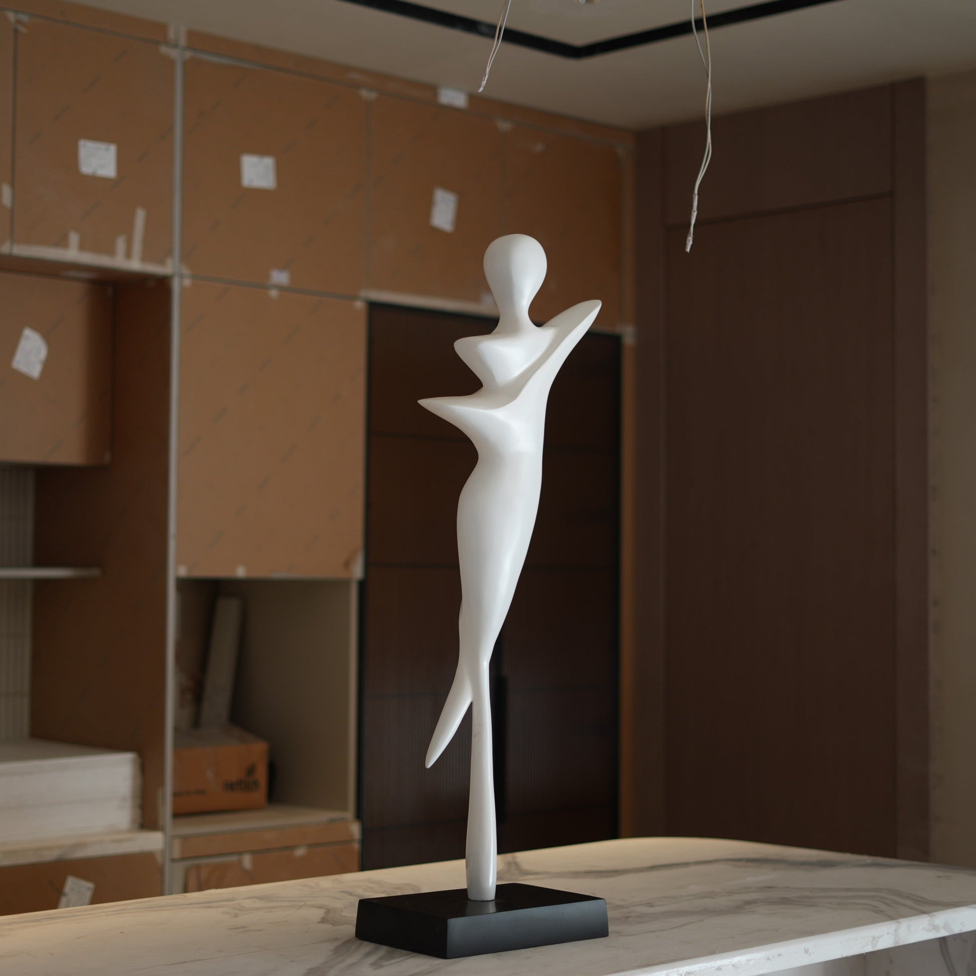 Mi Amor Metal Lady Sculpture (White)