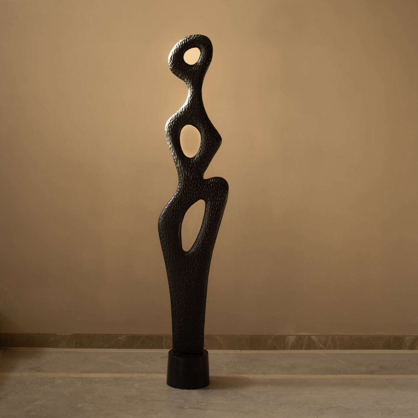 Aman Metal Abstract Sculpture for Living Room (5 Feet)