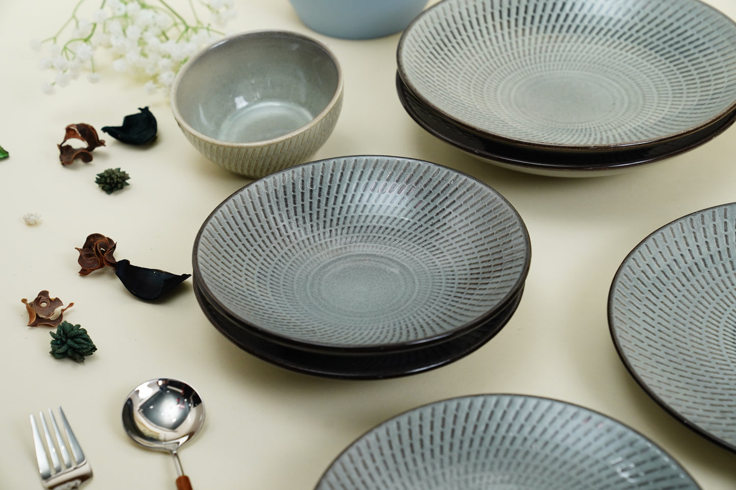 Mangata Grey Ceramic Dinnerset (Set of 8 Pcs)