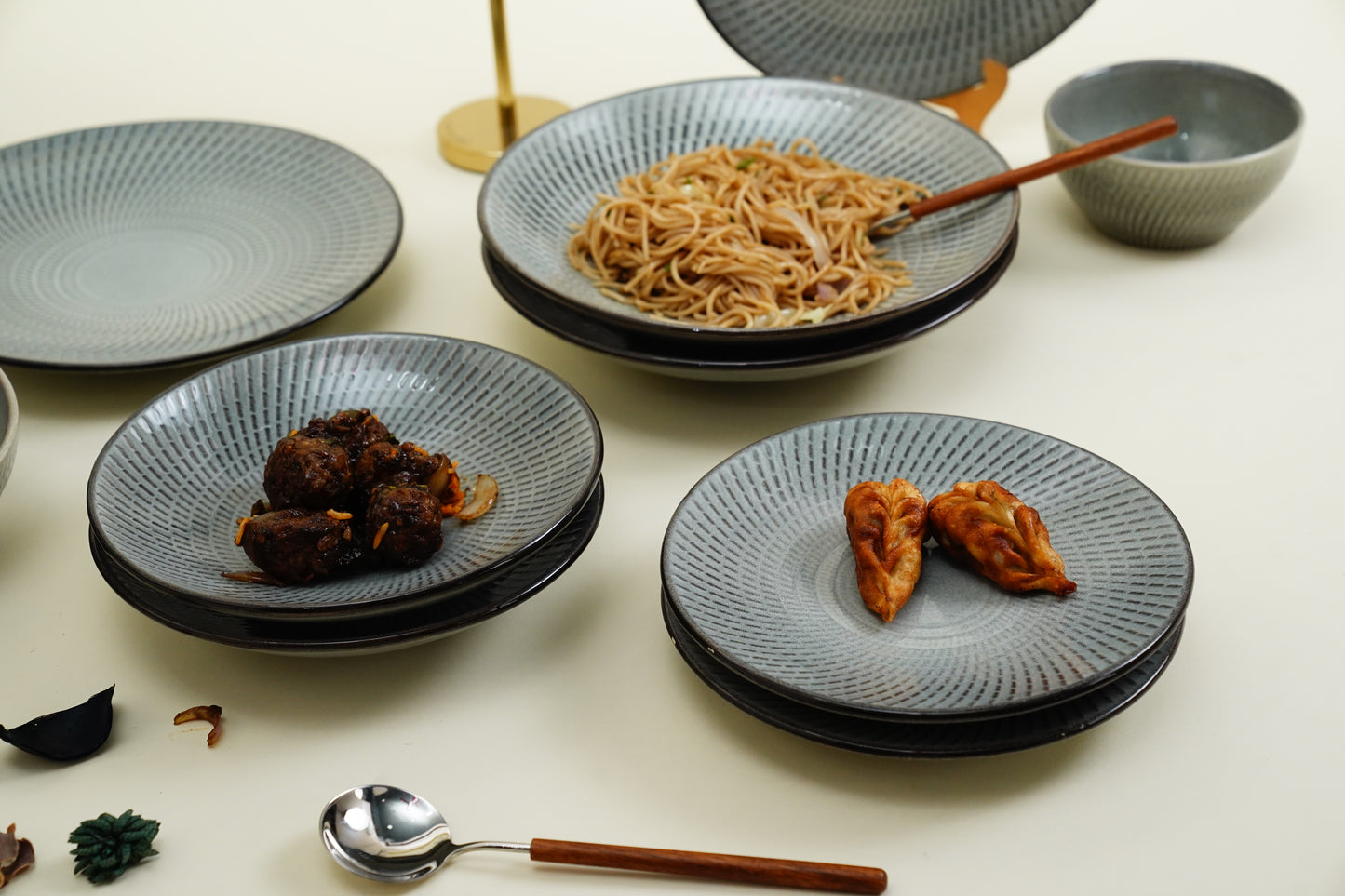 Mangata Grey Ceramic Dinnerset (Set of 8 Pcs)