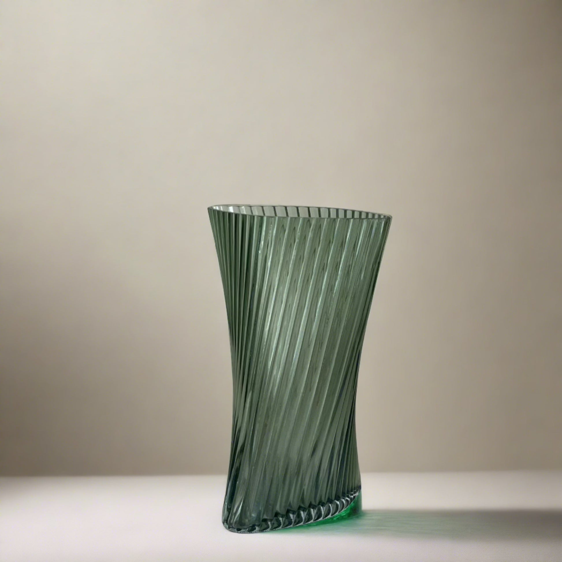 Mangata Green vase (Small)