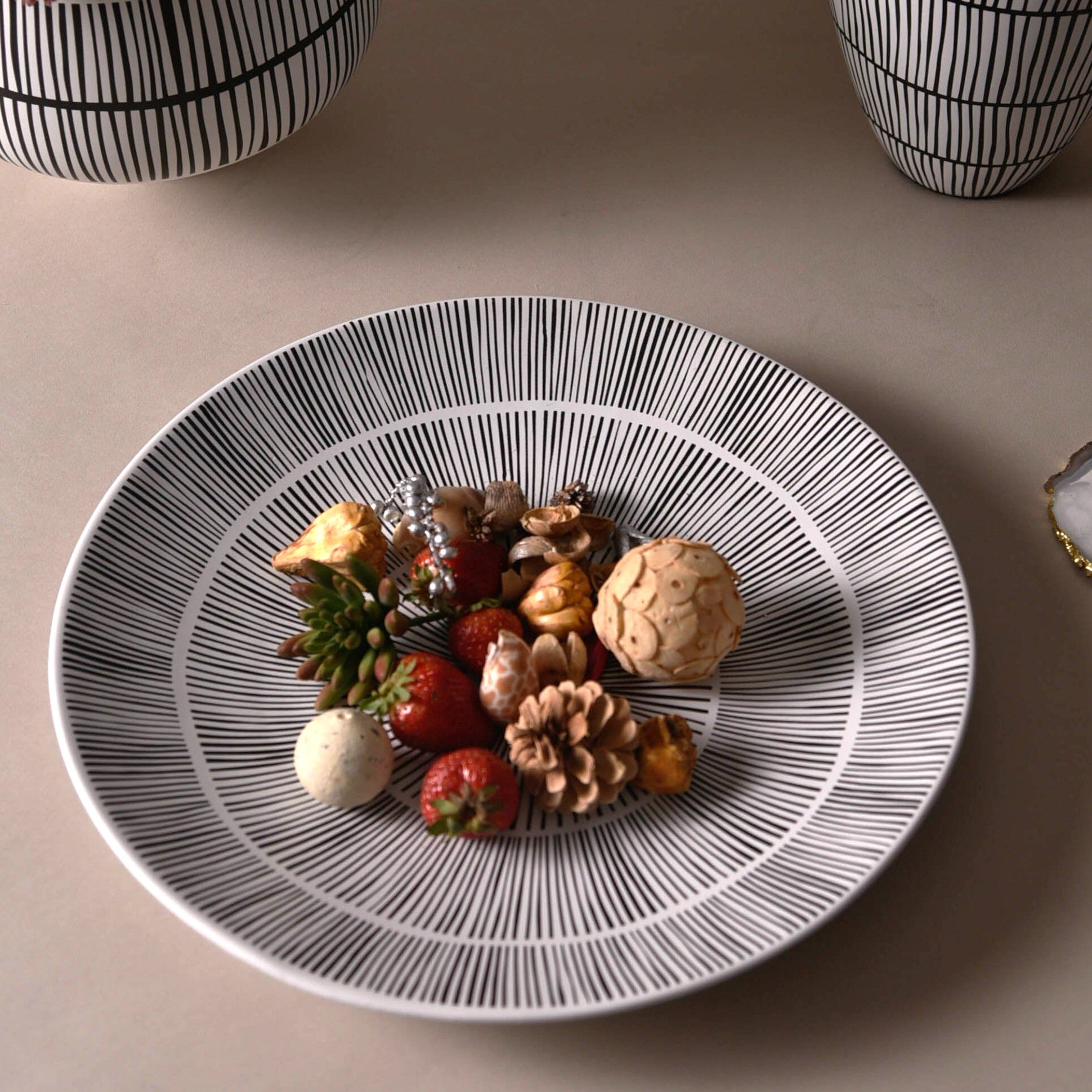 White Decorative plate for Coffee Table