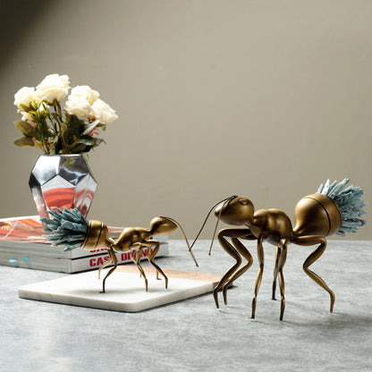Office Decor Ant Brass Luxury Crystal sculptures (Set of 2) - The Decor Circle